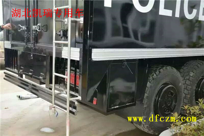 特警越野炊事車尾部 特警越野炊事車尾部