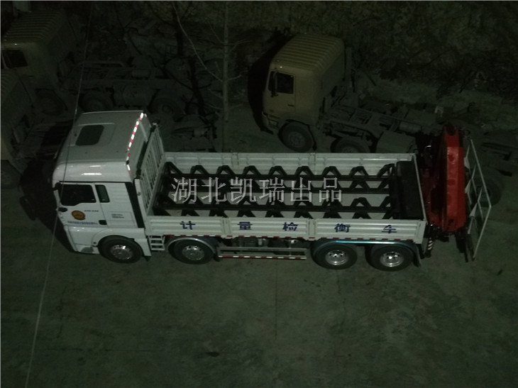 夜間停車后俯拍武威計(jì)量所檢衡車狀態(tài) 夜間停車后俯拍武威計(jì)量所檢衡車狀態(tài)