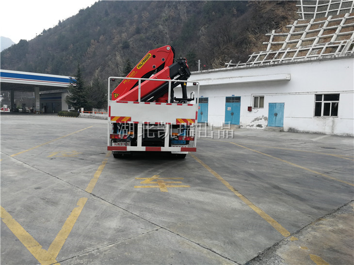 武威計(jì)量所檢衡車發(fā)運(yùn)在服務(wù)區(qū)(后) 武威計(jì)量所檢衡車發(fā)運(yùn)在服務(wù)區(qū)(后)