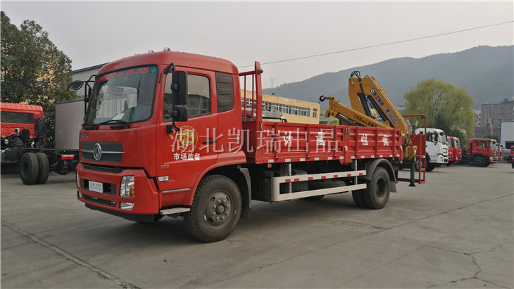 等待發運的天錦兩軸檢衡車 等待發運的天錦兩軸檢衡車