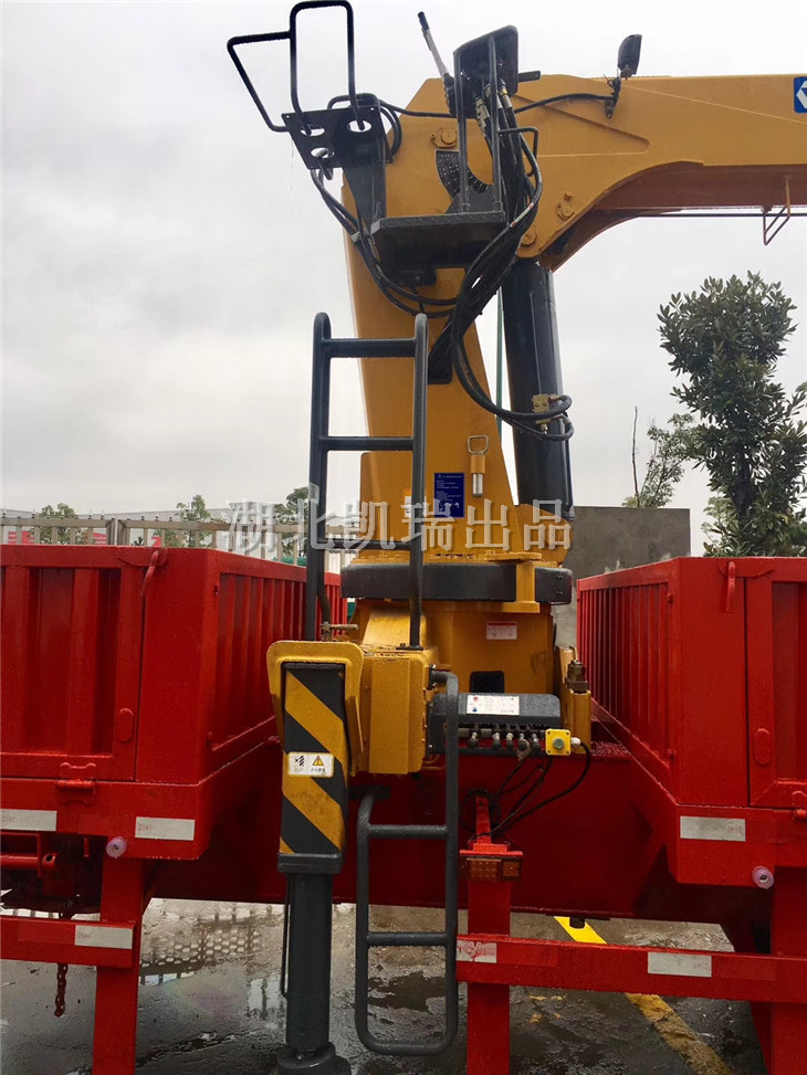 三軸中置直臂吊機安裝細節 三軸中置直臂吊機安裝細節